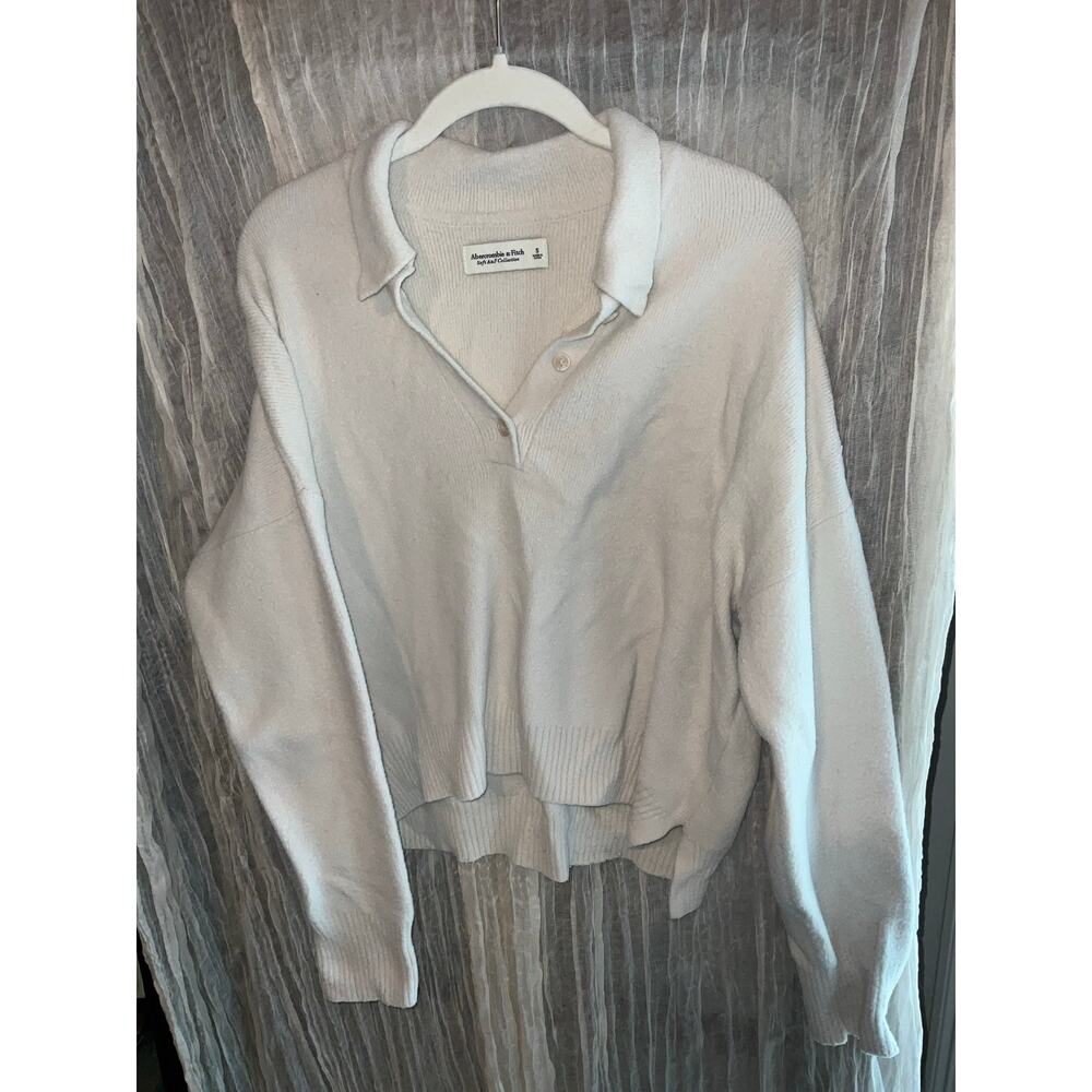 Abercrombie & Fitch Alo Sweater Cream colored